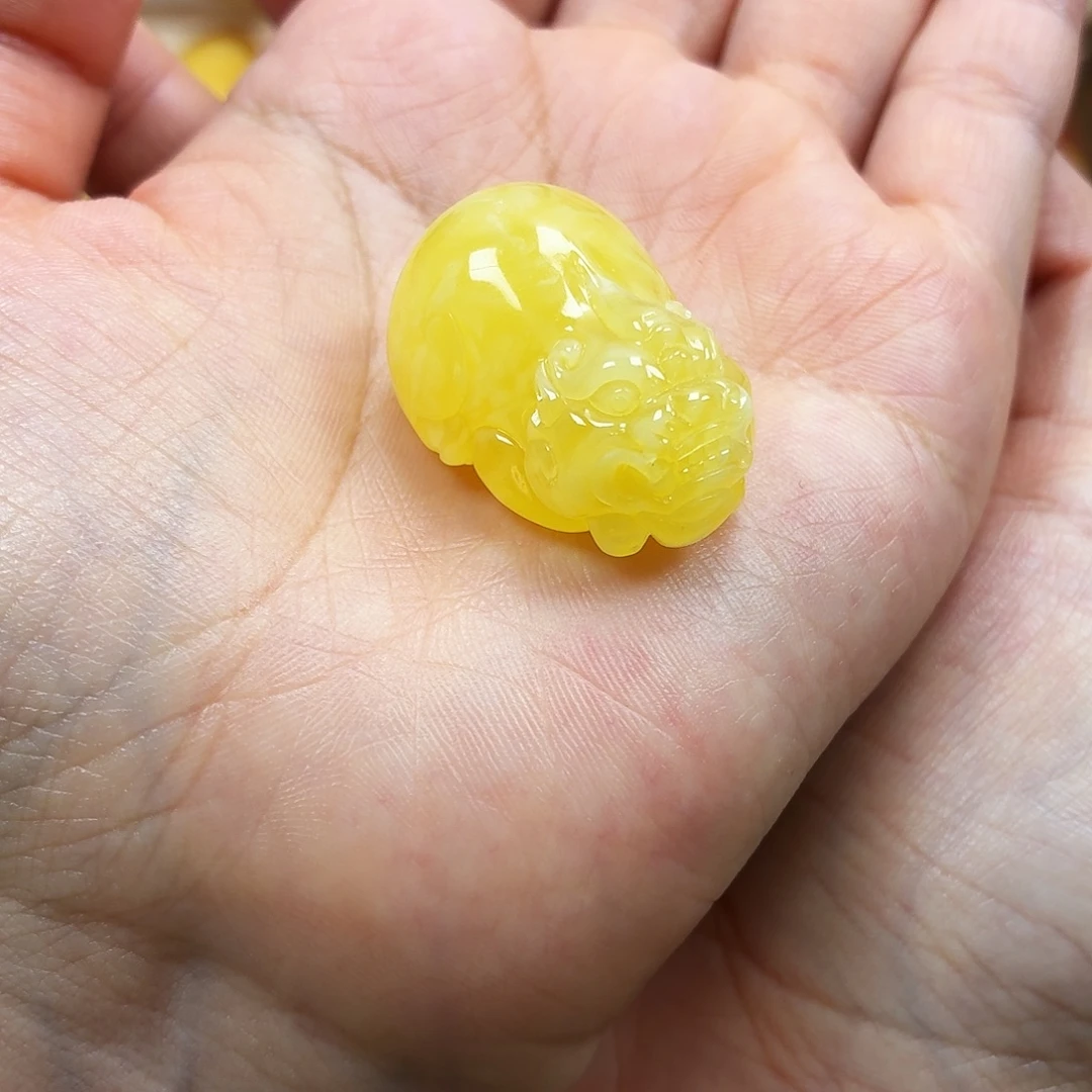 蜜蜡未镶嵌颈饰焦皮妖花貔貅