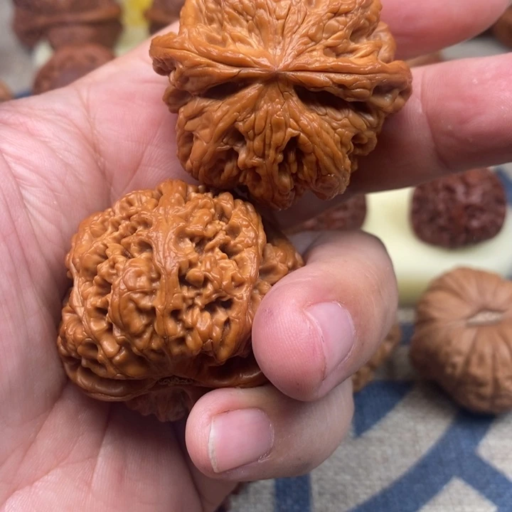 文玩核桃把件花****)核桃