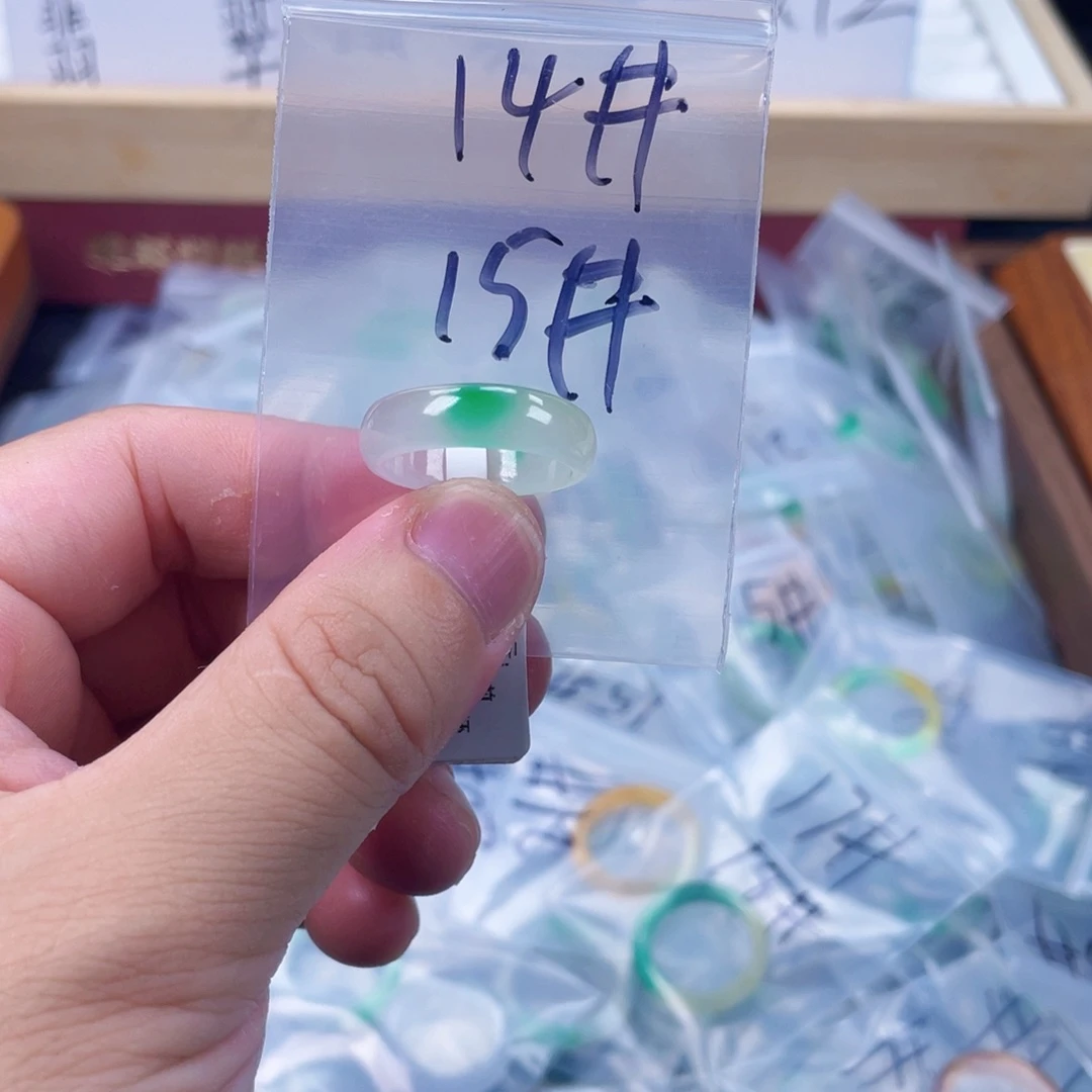 翡翠未镶嵌戒指00