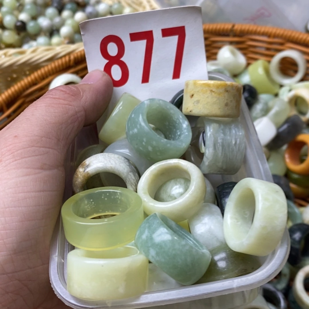 蛇纹石玉挂坠未镶嵌