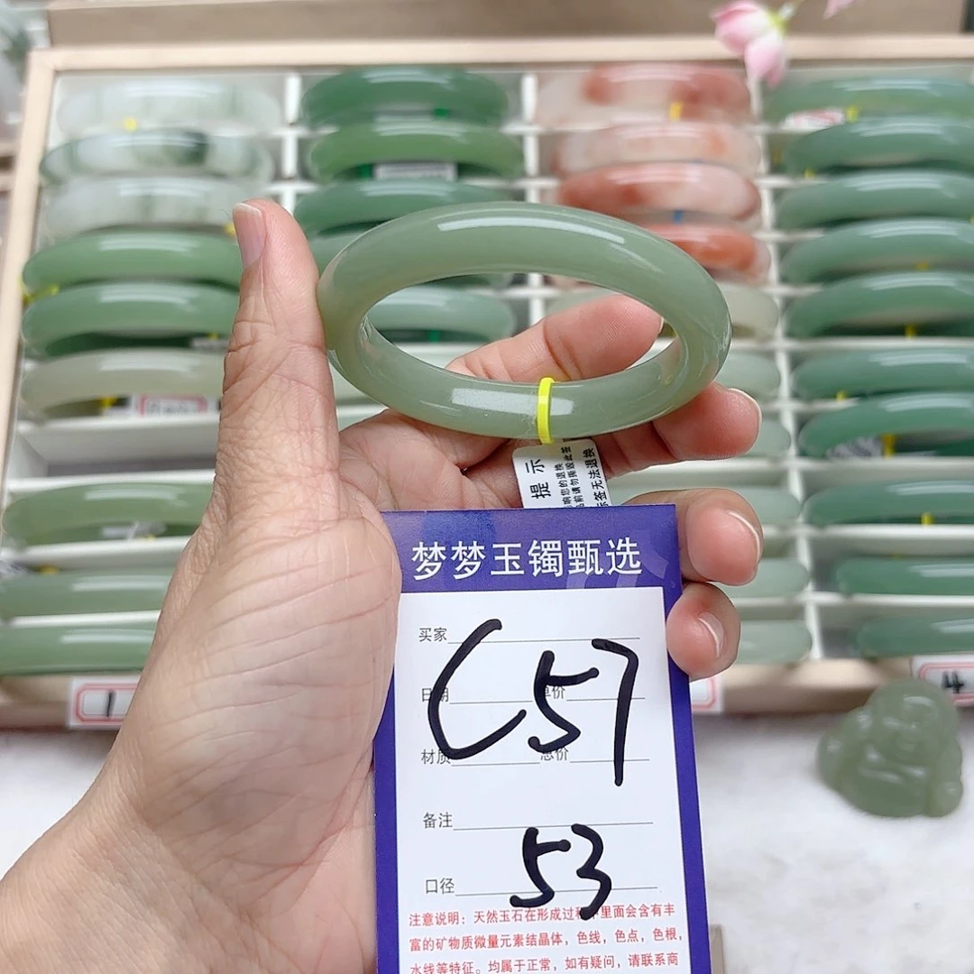 石英质玉手镯未镶嵌一****.