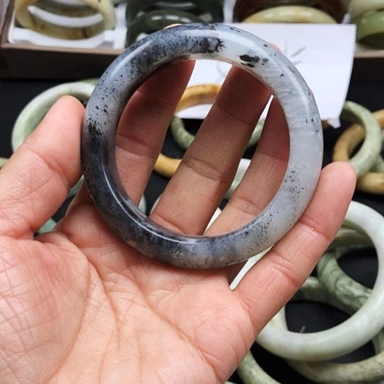 蛇纹石玉手镯未镶嵌箐*