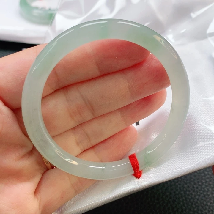 翡翠手镯未镶嵌53圆