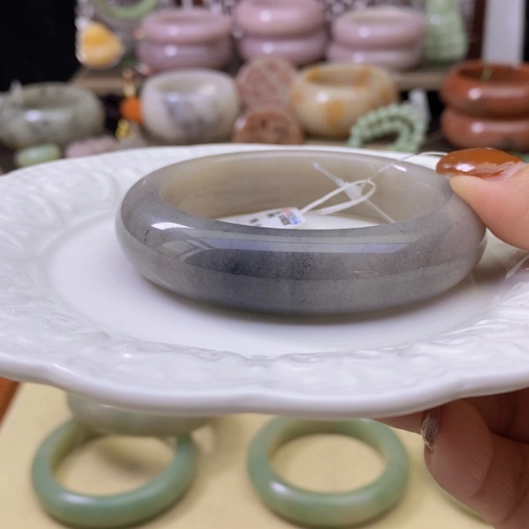 【闪购商品】未镶嵌手镯石英岩玉
