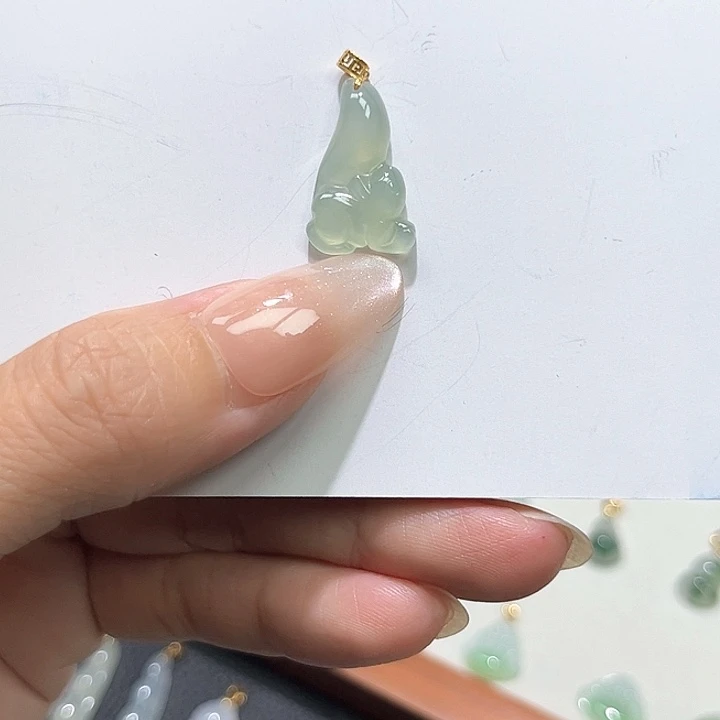 颈饰18K金镶嵌翡翠