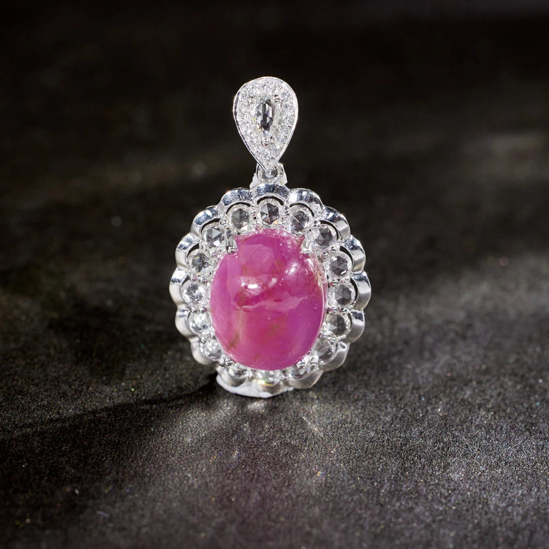 玉峰珠宝丨安娜【猫愿】无烧红宝石吊坠*18K镶嵌*U7804多样性发其一