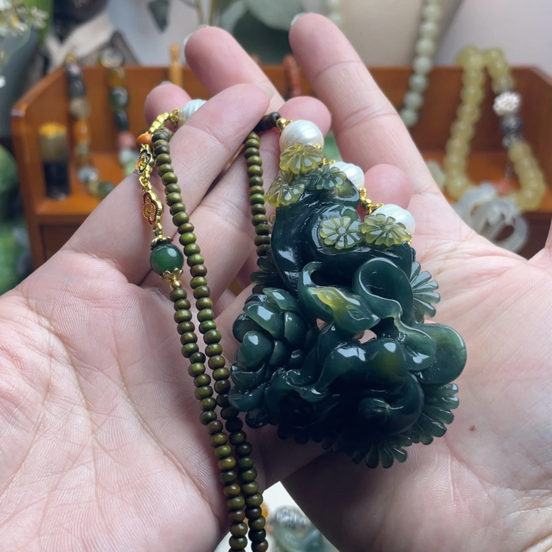 k***y蛇纹石玉未镶嵌吊坠