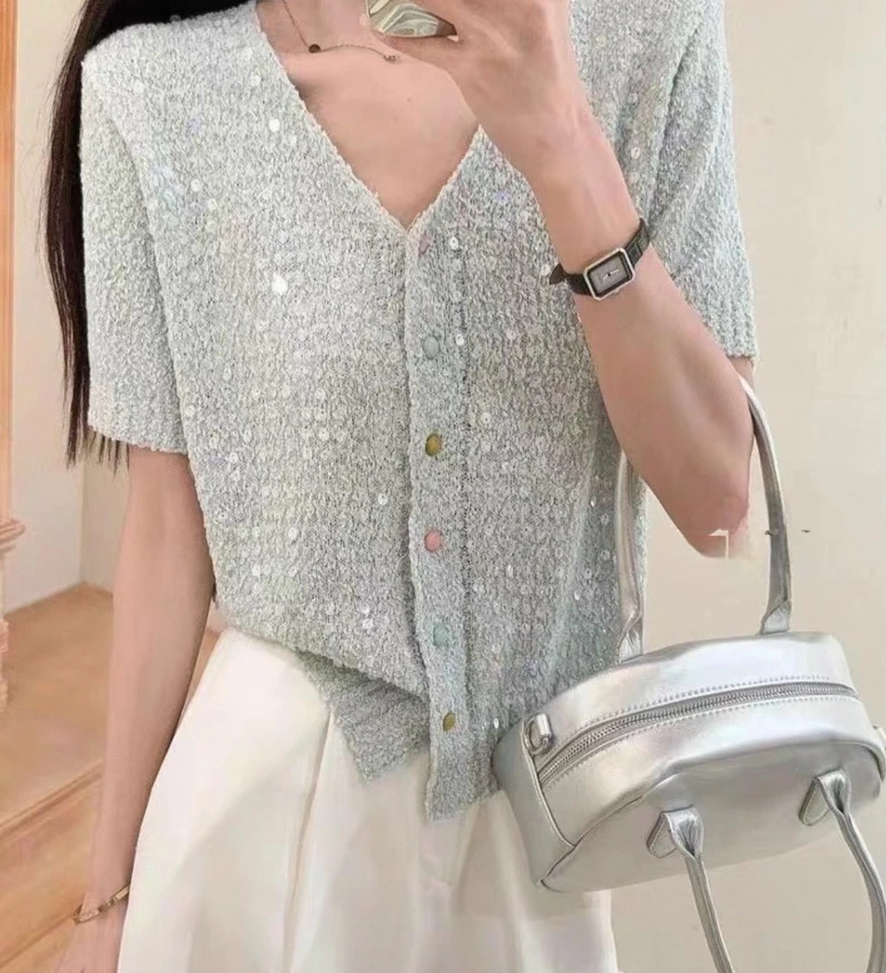 夏蝶妮V领休闲风薄款短袖毛针织衫针织衫宽松轻奢时尚上衣开衫