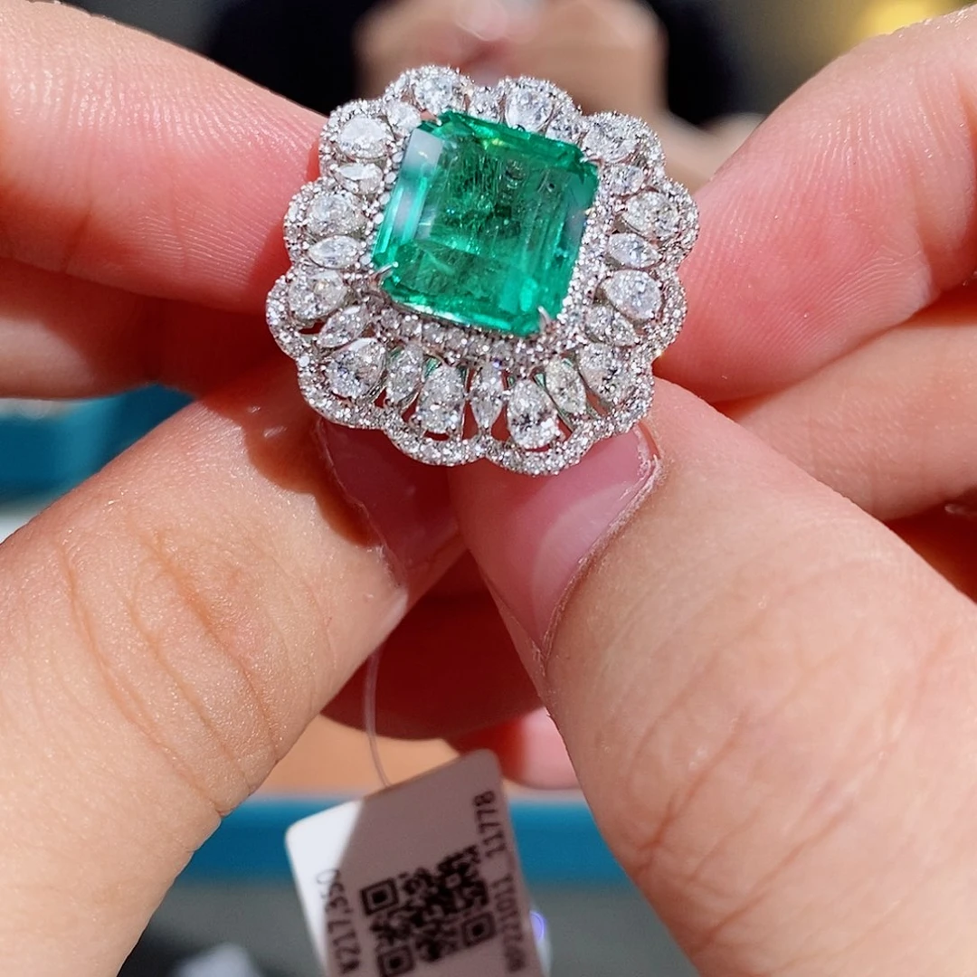 18K金镶嵌戒指祖母绿4.75ct