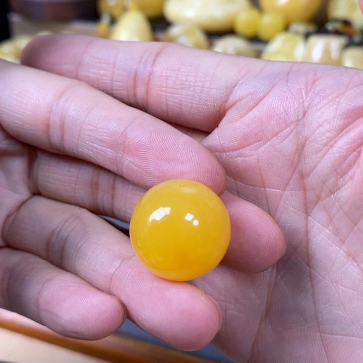 未镶嵌琥珀裸石圆珠