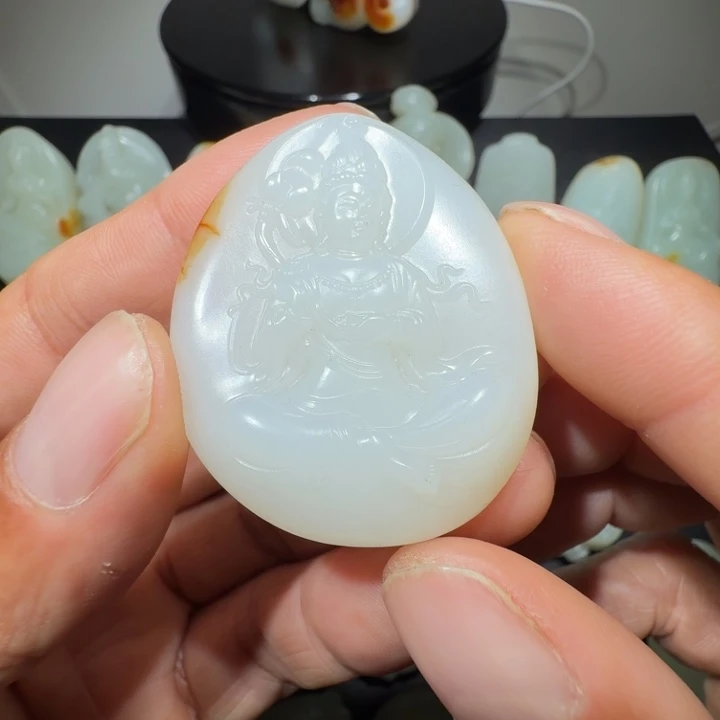 颈饰未镶嵌和田玉蓝*