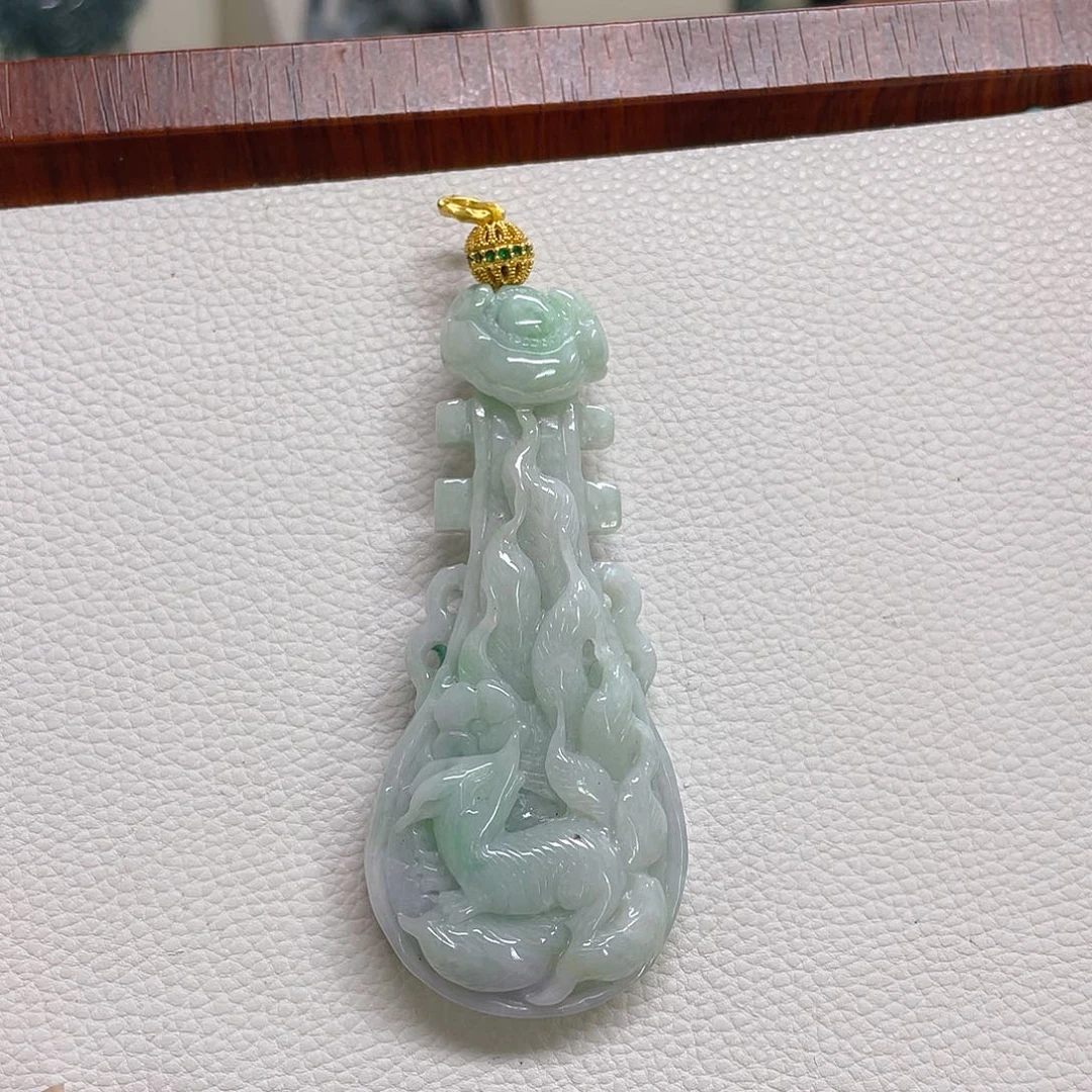 翡翠未镶嵌颈饰琵琶吊坠