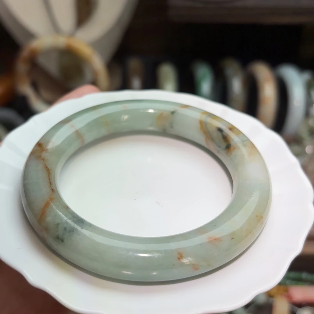 翡翠手镯未镶嵌圆条南齐多彩翡翠手镯