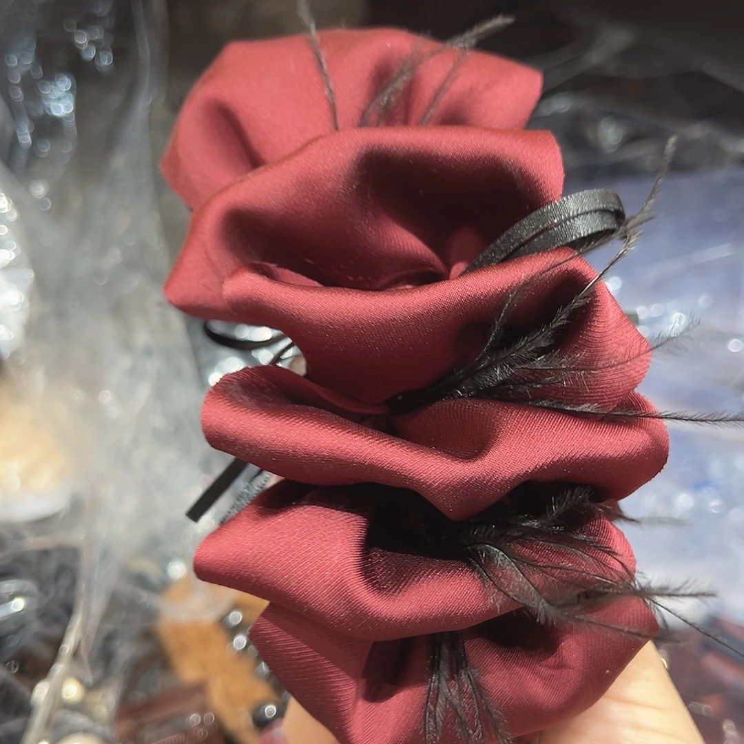 皮质铁合金红色羽毛香蕉夹