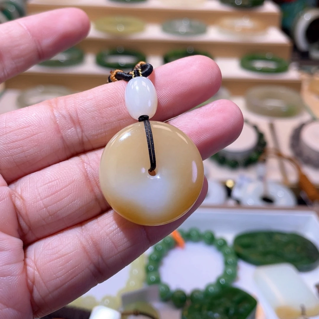 和田玉未镶嵌颈饰高品糖白平安扣