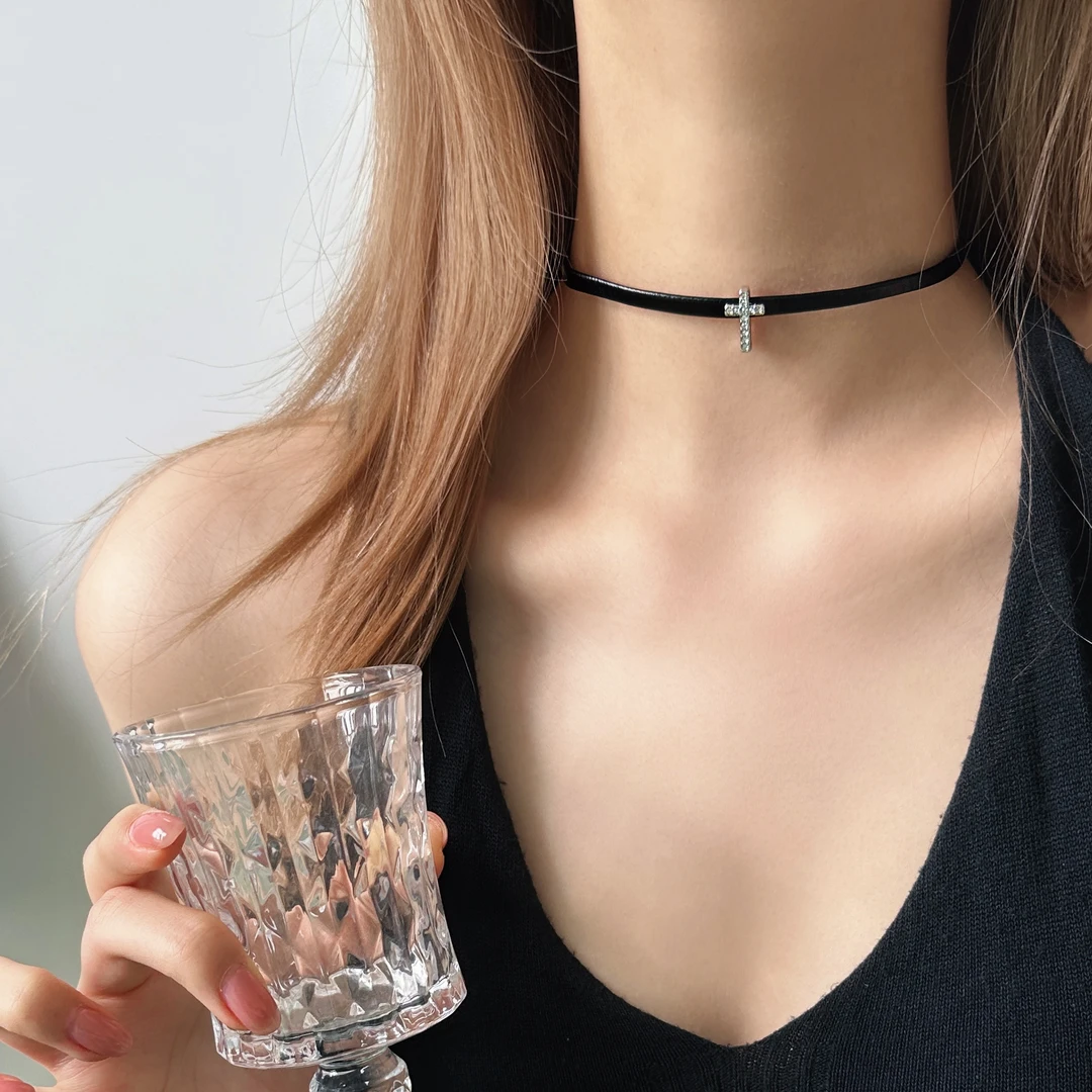 非金属皮质项链 X5683-1简约精致轻奢百搭时尚潮流十字架皮绳项圈