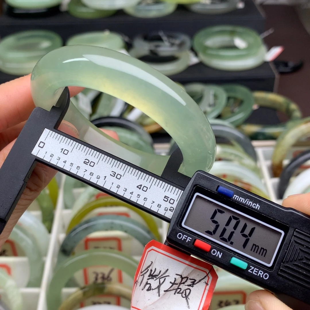 蛇纹石玉未镶嵌手镯346