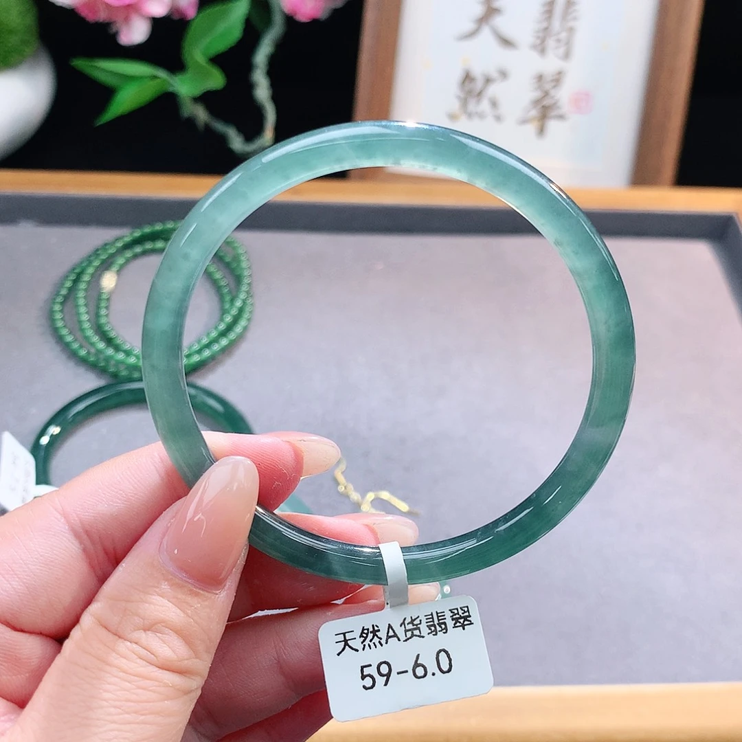未镶嵌手镯（圆镯）翡翠