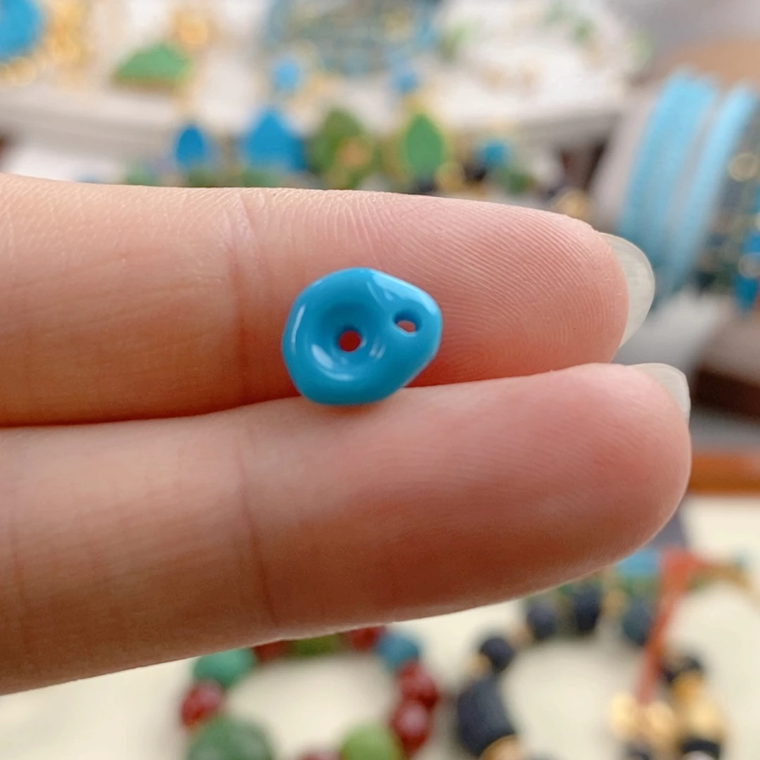 绿松石未镶嵌。卡环