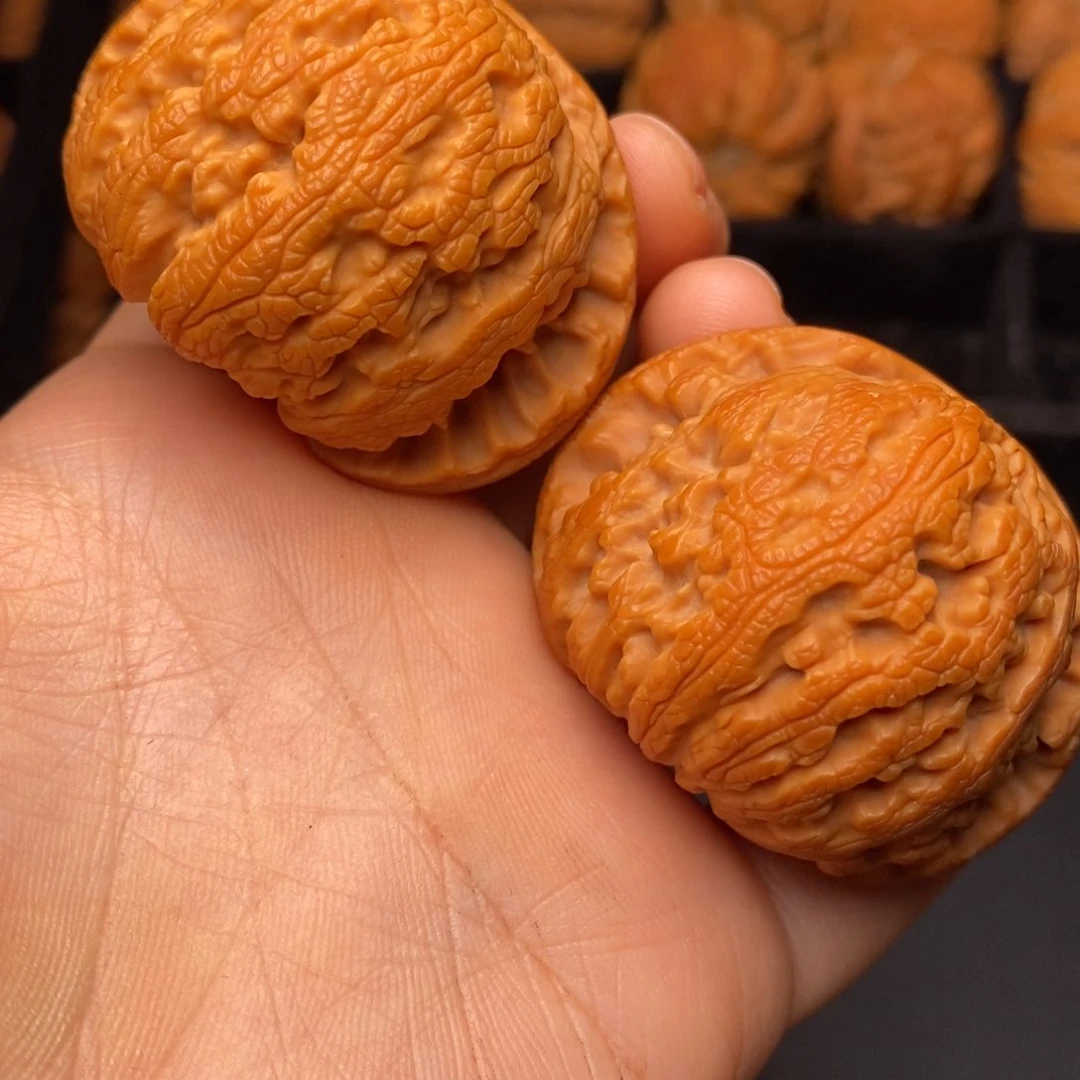 文玩核桃把件秦岭野生核桃