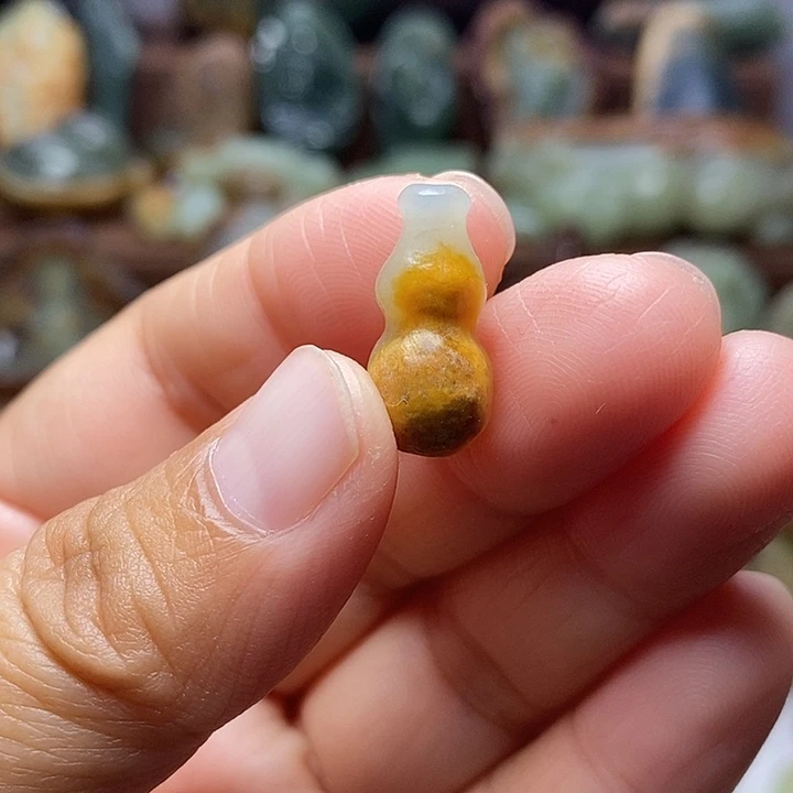 岫岩河磨玉（透闪石质玉）未镶嵌颈饰