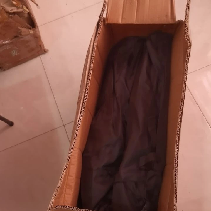 偶***牛铁9号一米二卡其色桌子配四把黑色折叠椅不退不换