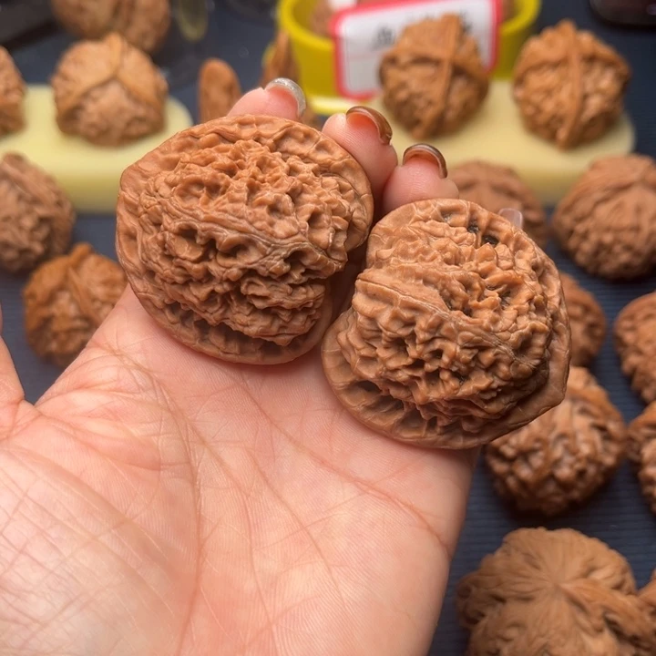 文玩核桃吊坠43水龙纹