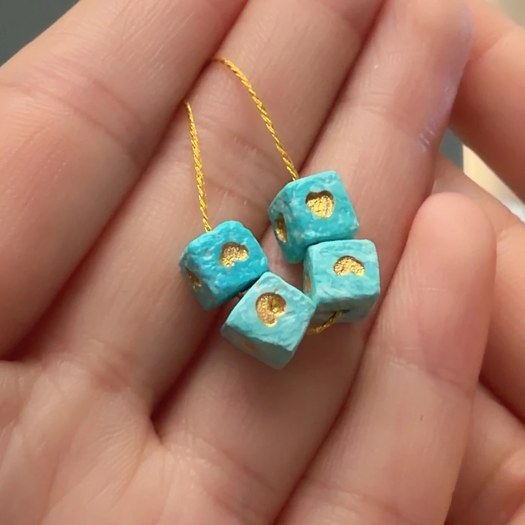 绿松石未镶嵌颈饰