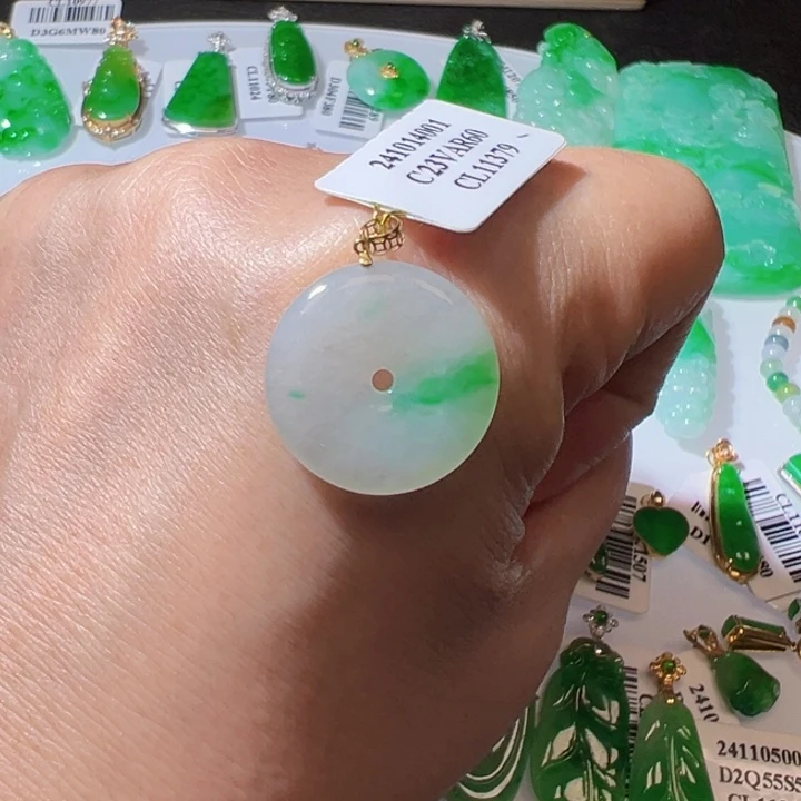 翡翠挂件18K金镶嵌