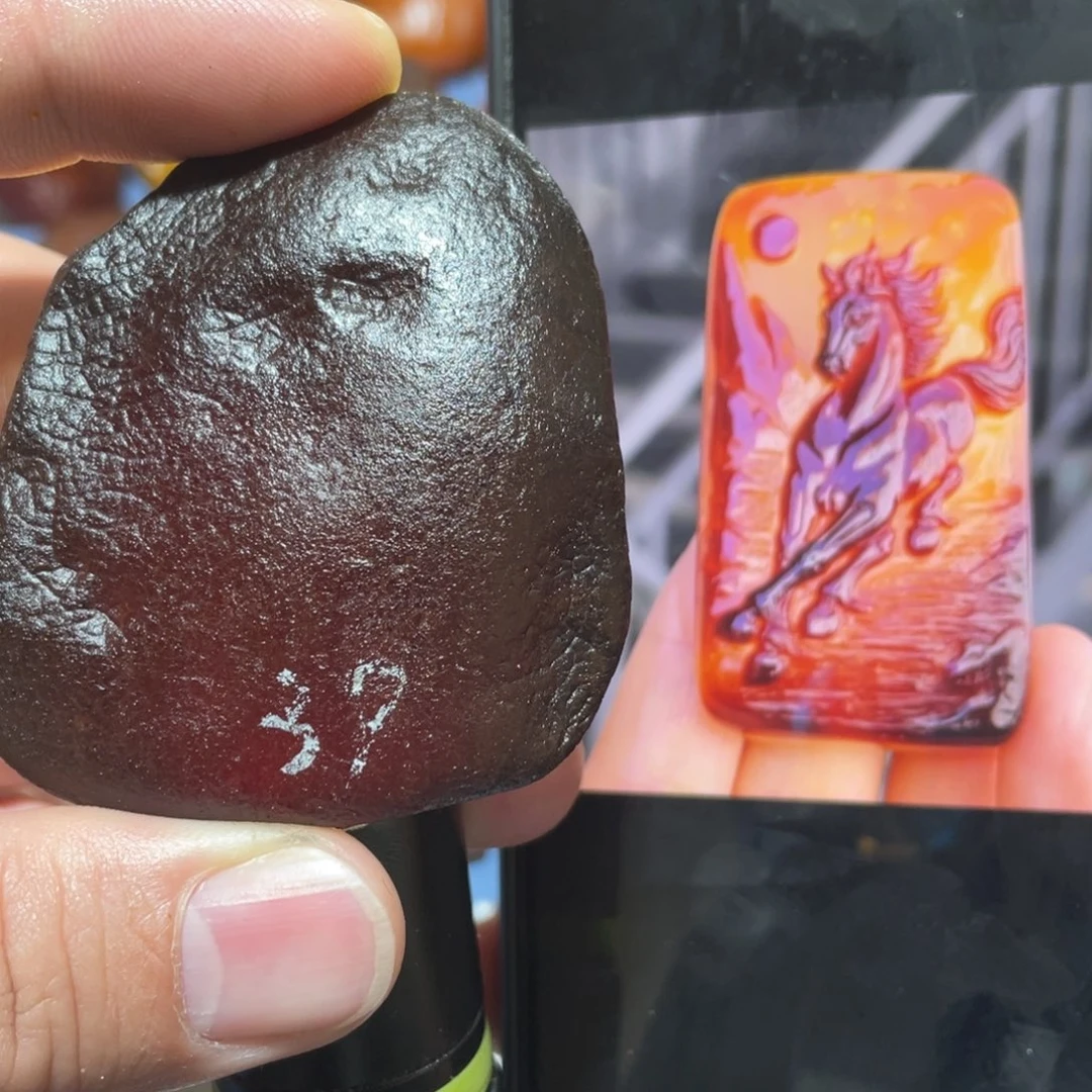 定制蜜蜡未镶嵌俏色雕刻马，或者其他各种题材