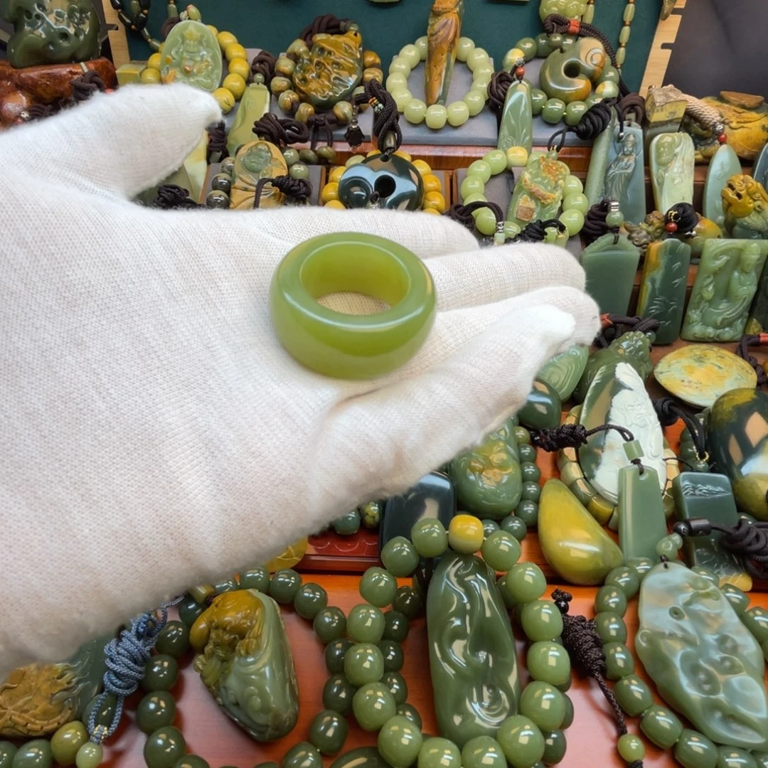 Y***2岫岩老玉（透闪石质玉）未镶嵌颈饰