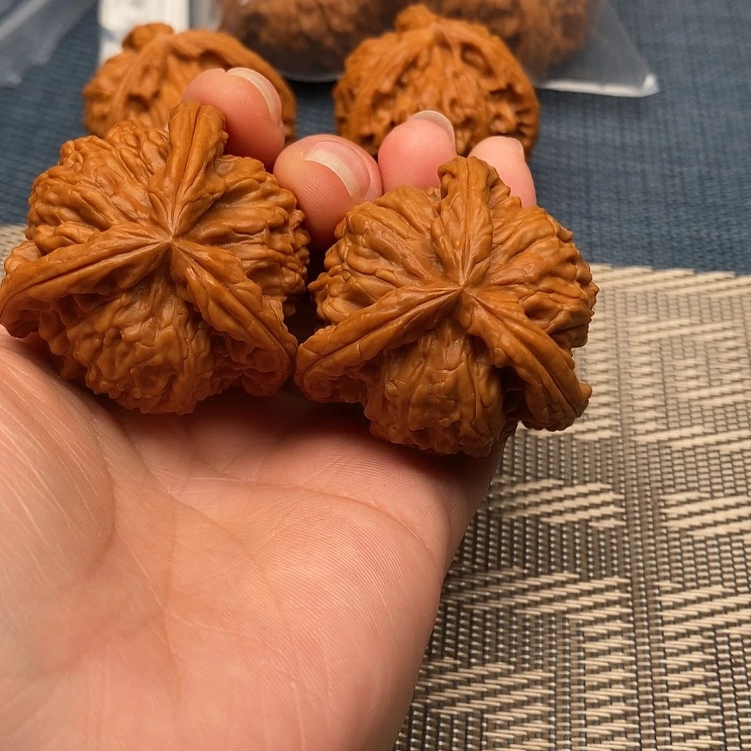 啸***」吊坠文玩核桃三棱