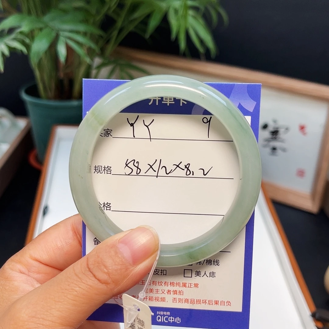 未镶嵌手镯石英质玉