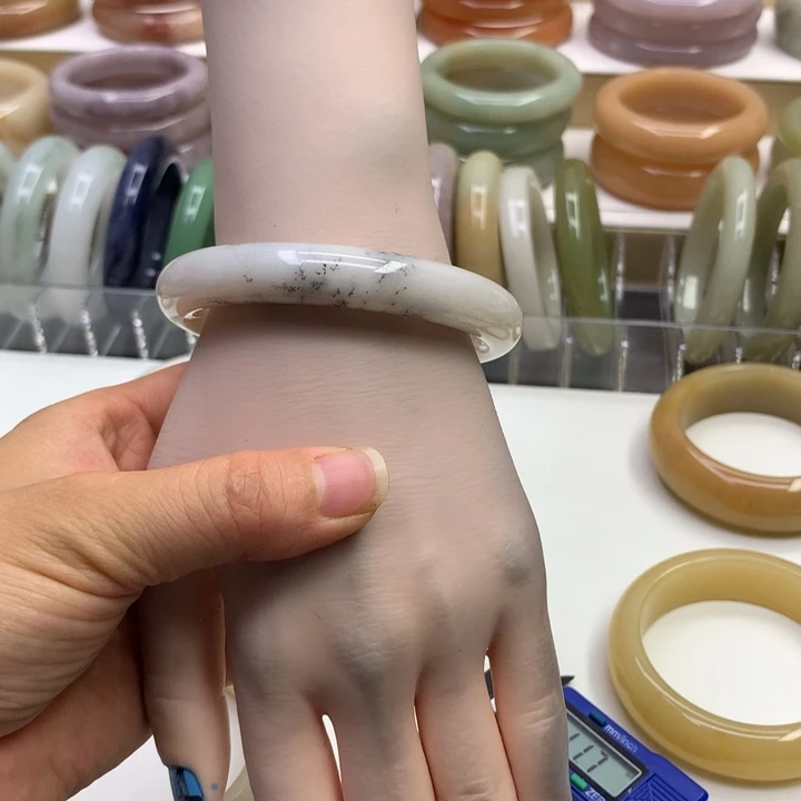 石英岩玉手镯未镶嵌