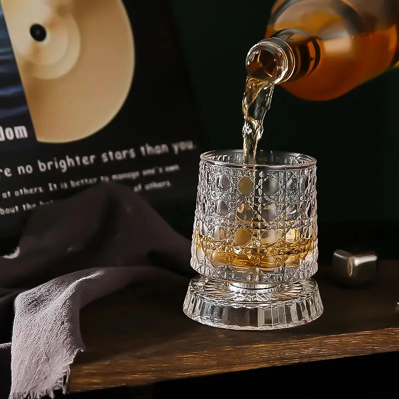洛诺兔高级轻奢解压杯厚款可旋转酒杯玻璃杯锤纹洋酒杯威士忌酒杯