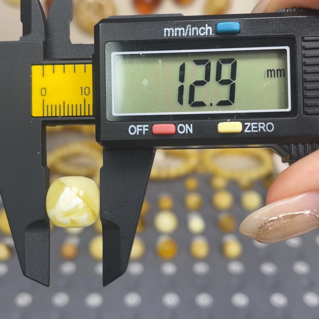 琥珀未镶嵌裸石130