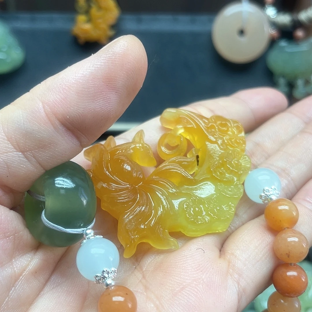 曾***田蛇纹石玉未镶嵌颈饰