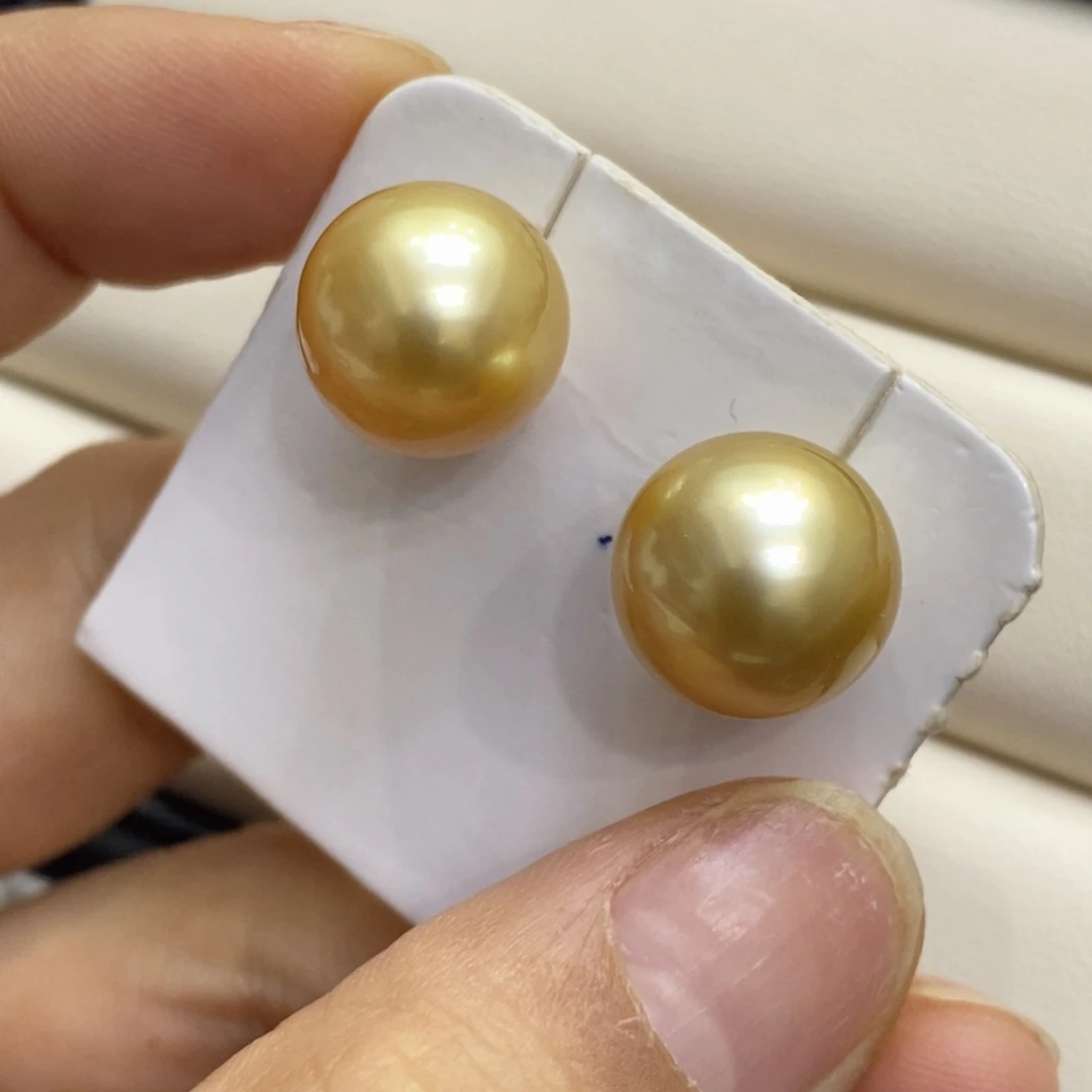 18K金镶嵌海水珍珠耳饰