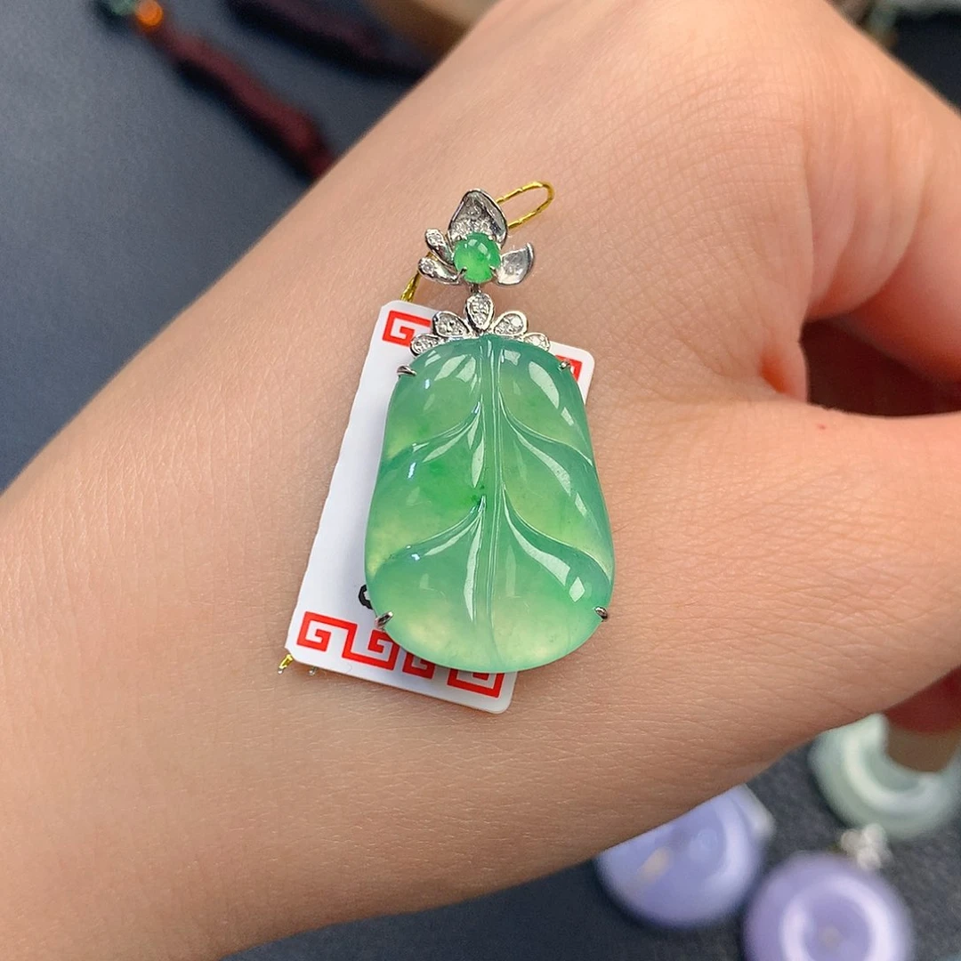 颈饰18K金镶嵌翡翠翡翠
