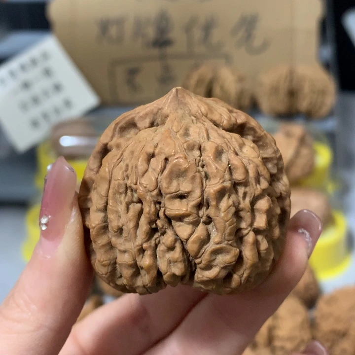 黄***煮吊坠文玩核桃异形单只，有瑕疵