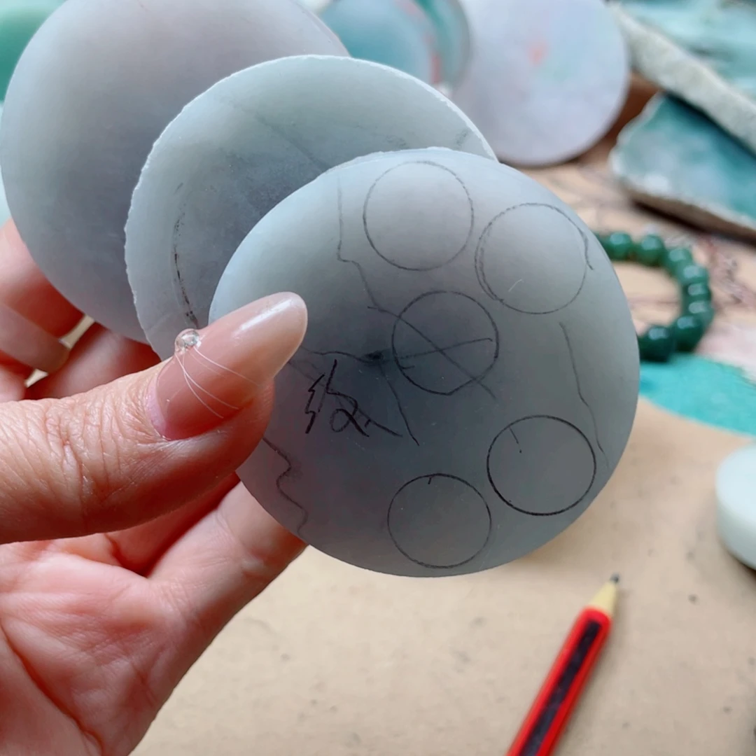 翡翠未镶嵌颈饰085……