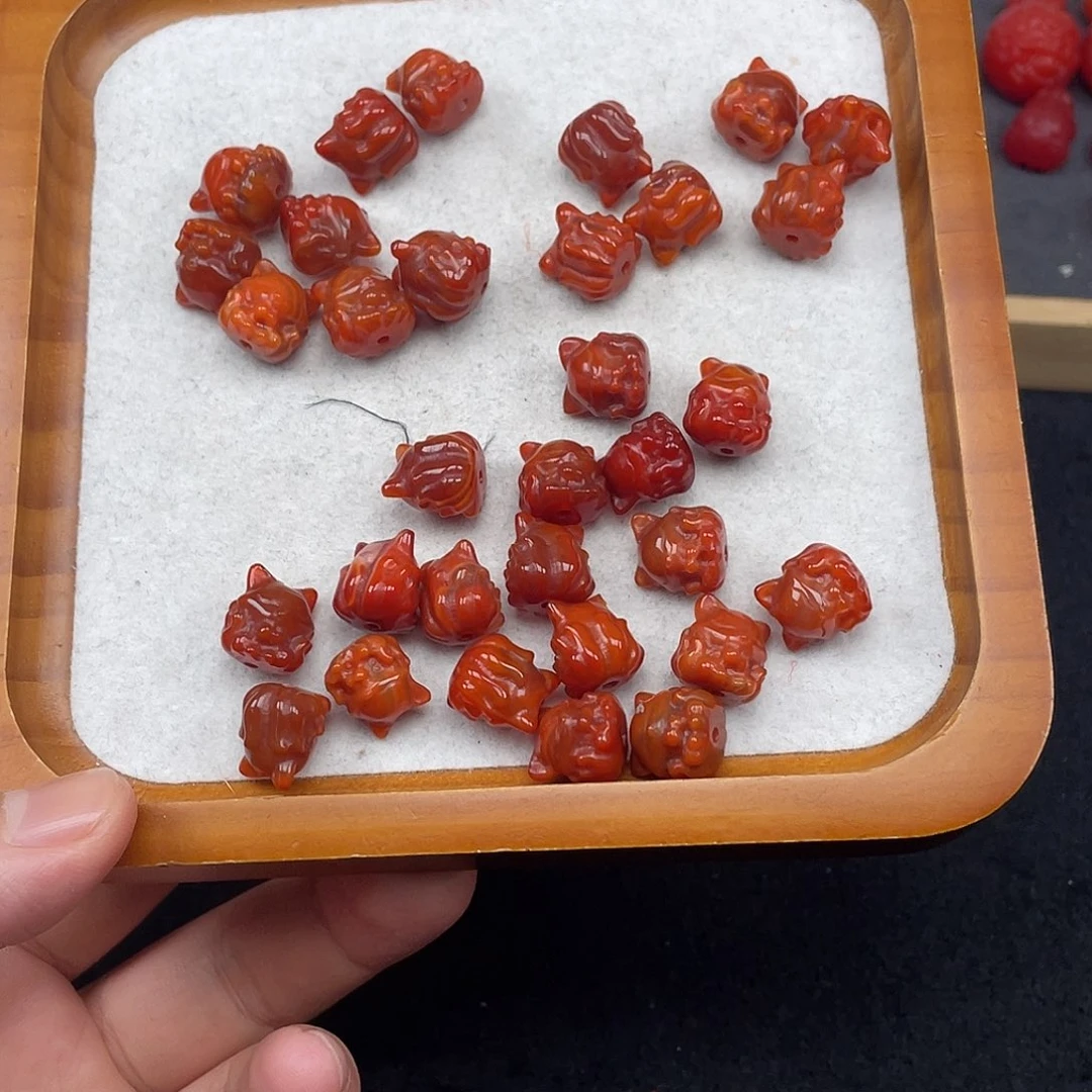 南红玛瑙31号瓦西牛血红凤九未镶嵌张****坊