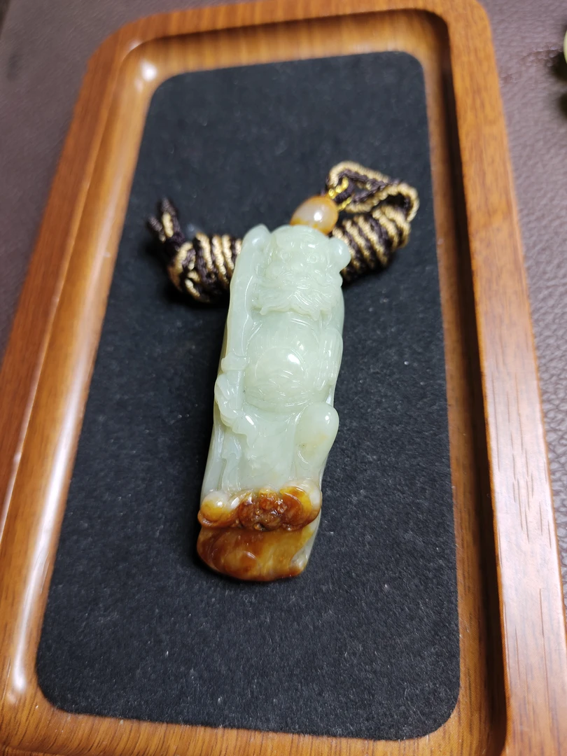 透闪石黄白河磨玉挂件