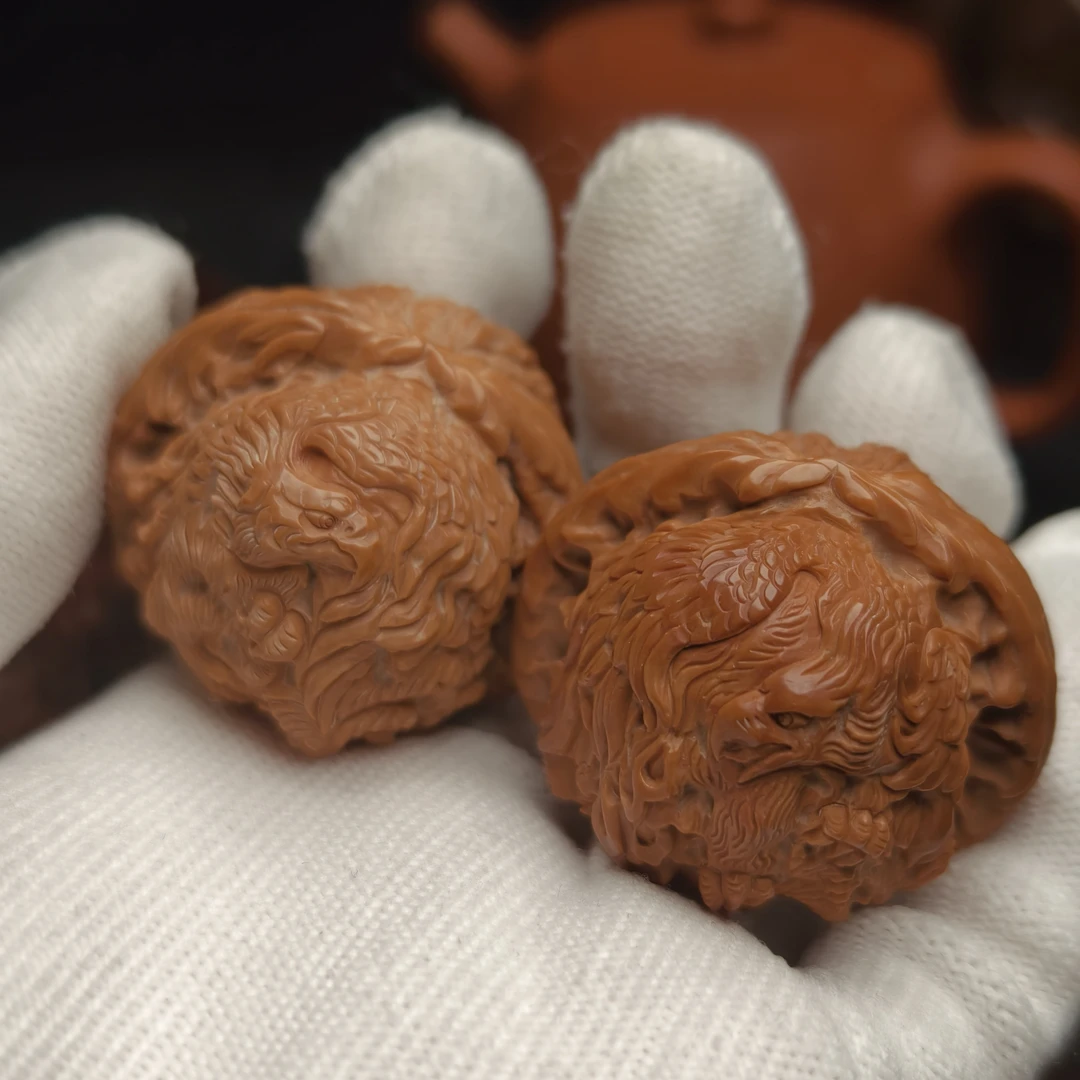 活动一回E198-1  单面雏鹰展翅文玩核桃雕刻把件