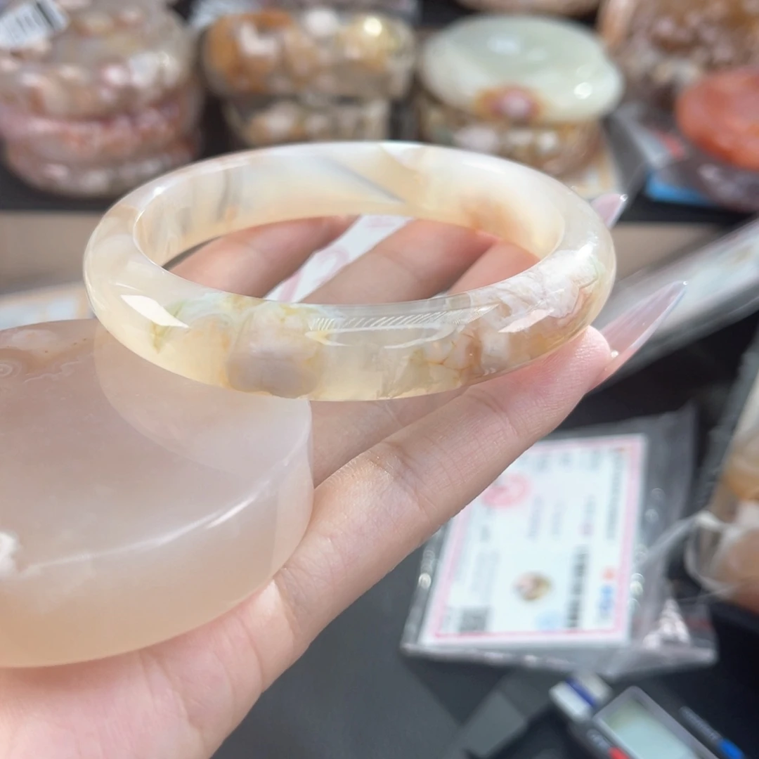 石英岩玉未镶嵌手镯