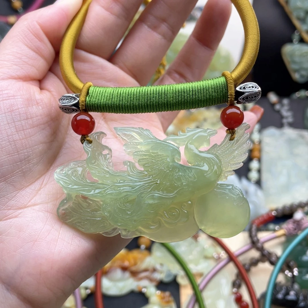 蛇纹石玉颈饰未镶嵌