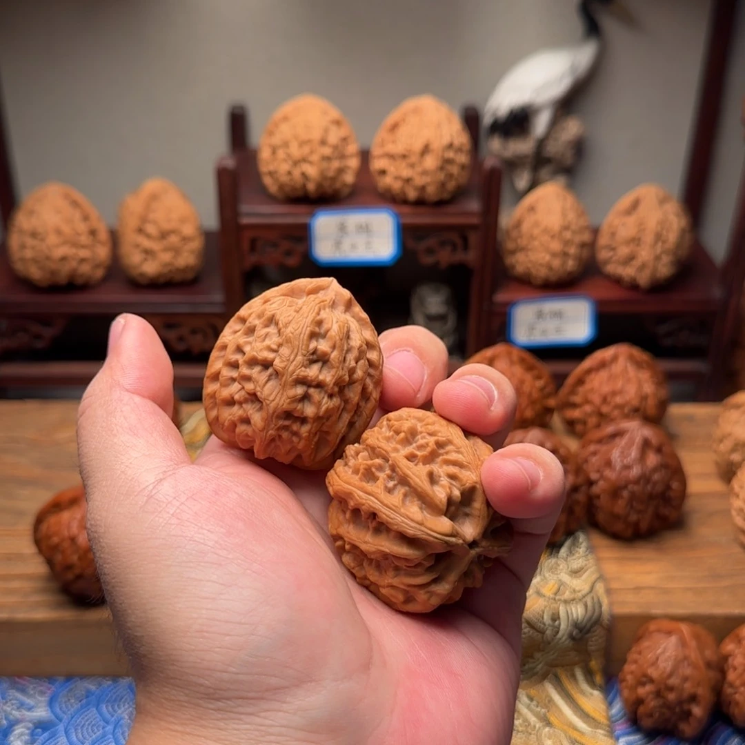 文玩核桃吊坠棹原树红锦鲤42