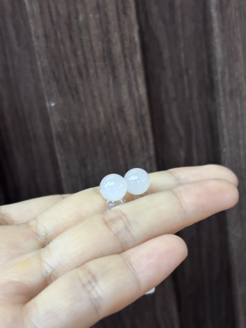 062502YX和田玉青海料18K金镶嵌羊脂耳钉规格：8mm多样性发其一