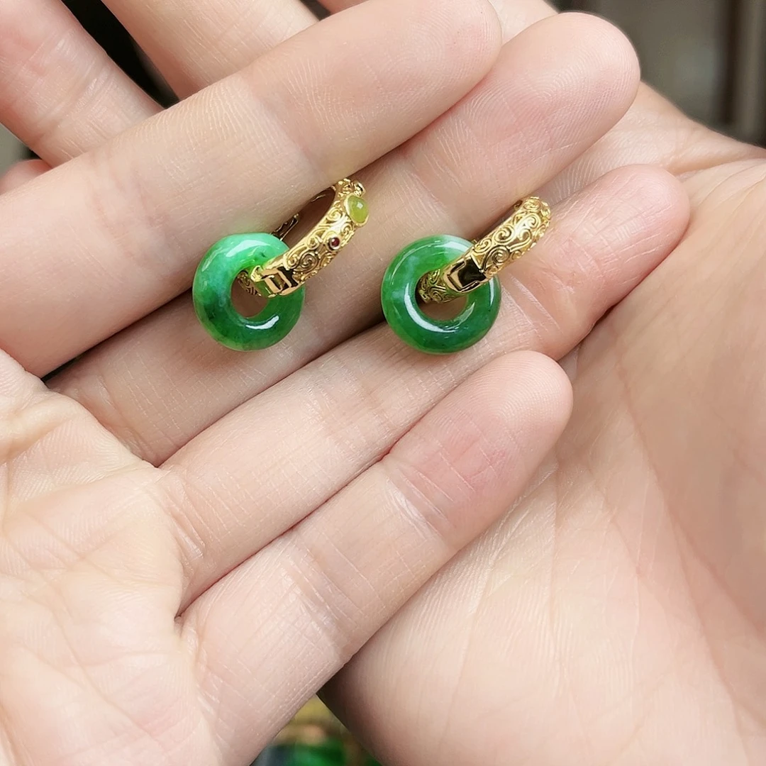 翡翠颈饰未镶嵌耳饰