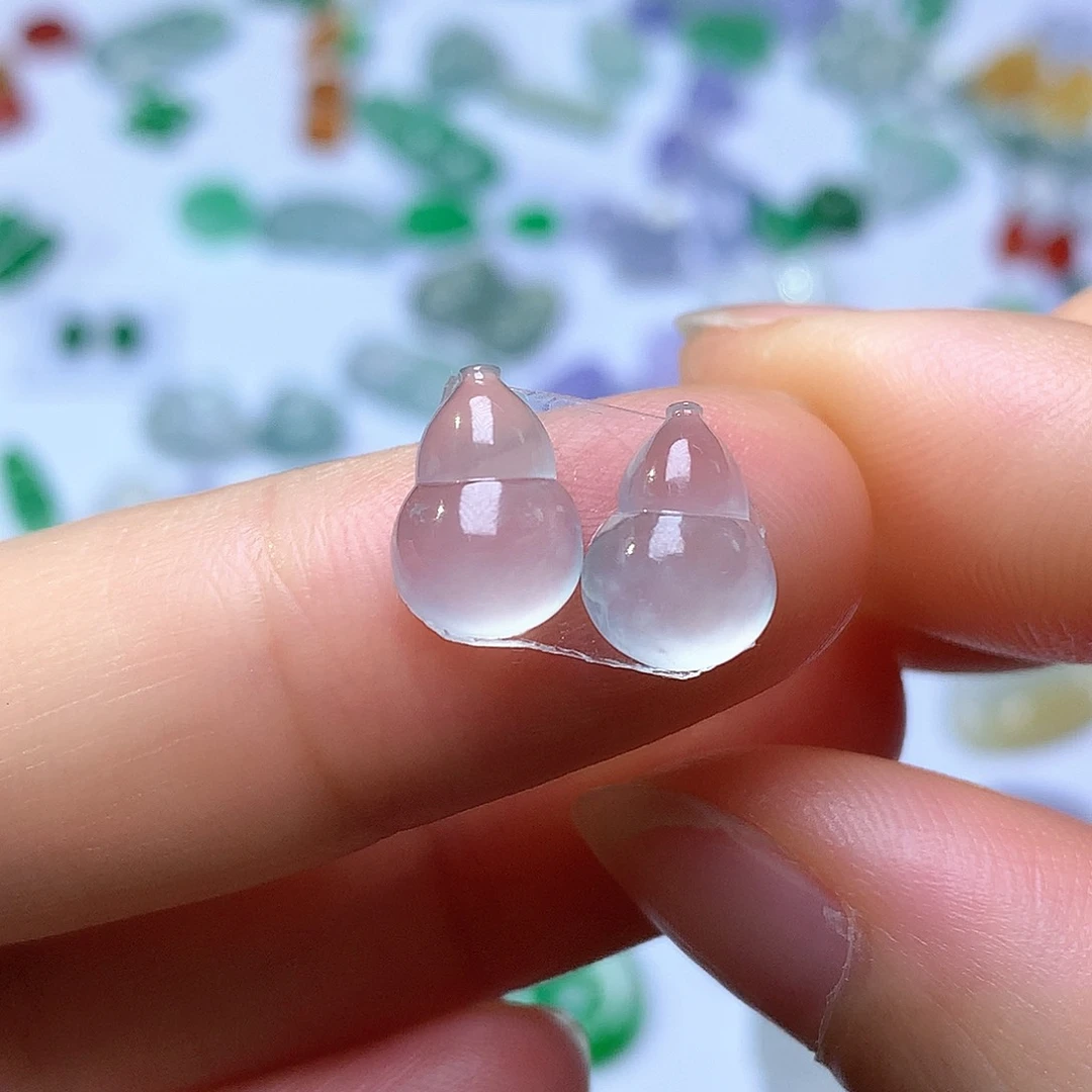 翡翠未镶嵌颈饰葫芦